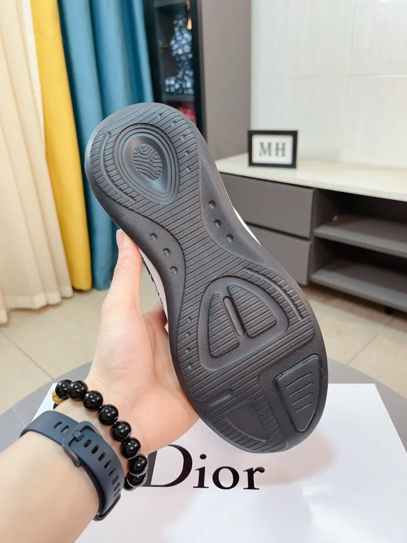 Men's men's shoes 💰440🌹🌹【Dior】Best-selling official website world premiere🔝High-end men's shoes brand official website latest series: The upper is made of imported cowhide with specially designed fabrics➕Mesh breathable lining. Make walking more convenient and comfortable! Compared with the official quality, Midea’s 1:1 replica. Create a fashionable personality to set off your uniqueness! A must-have for trendy men! Classic style. Men's sizes: 38-44.
